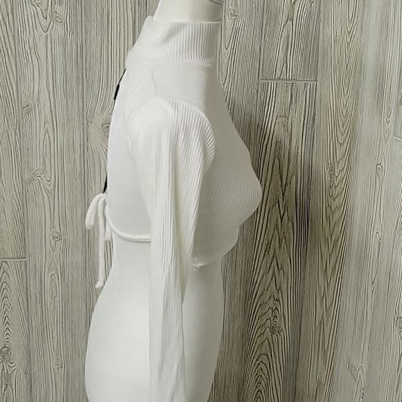 Pretty Little Thing White Long Sleeve Ribbed Crop Sweater Top With Open Back NEW - Picture 2 of 11